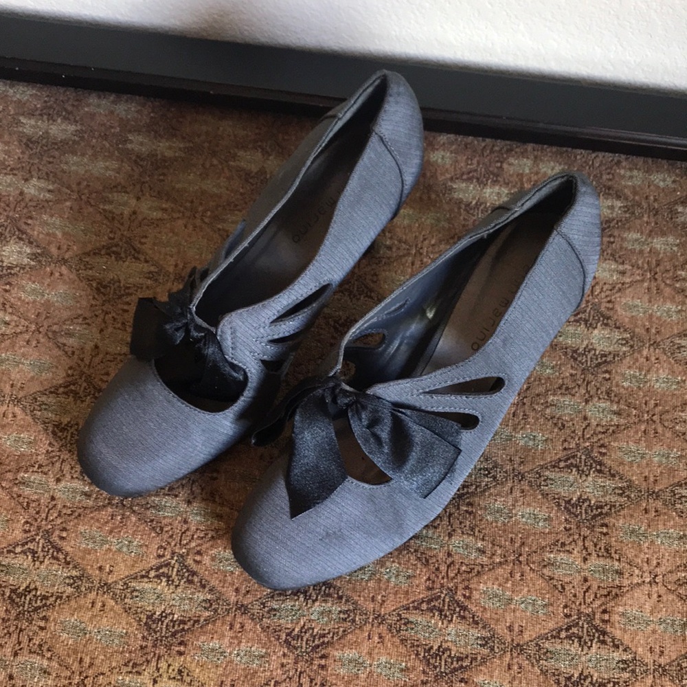 Anne Marino Pumps